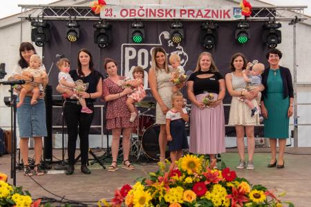 Prisotne mamice z novorojenci v letu 2022